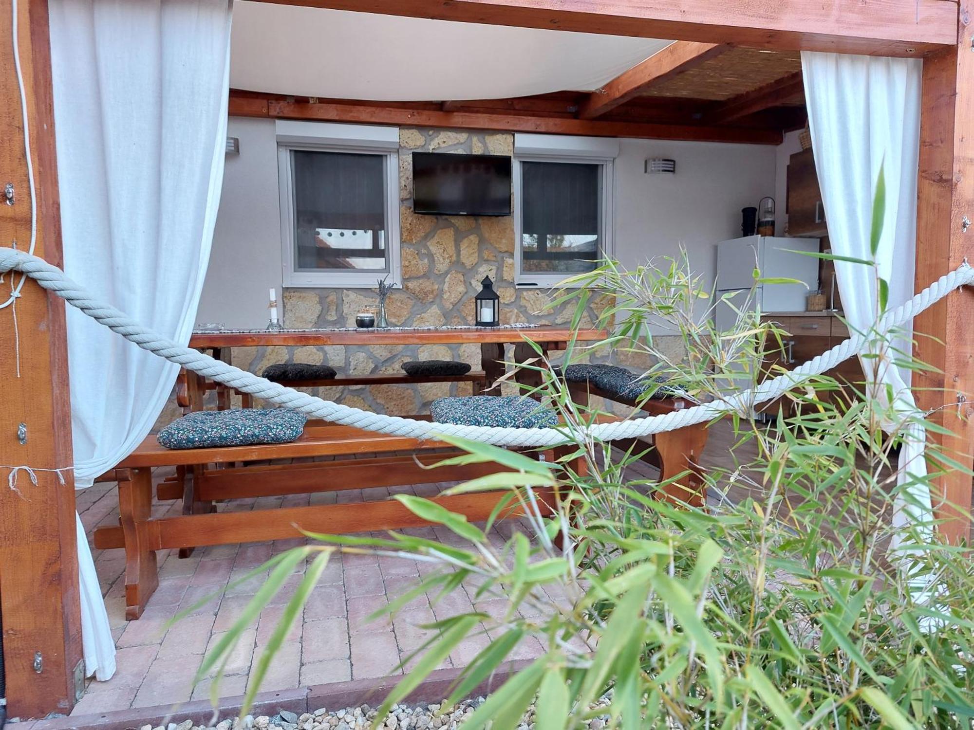 Tulipan Vendeghaz Apartment Sarospatak Exterior photo
