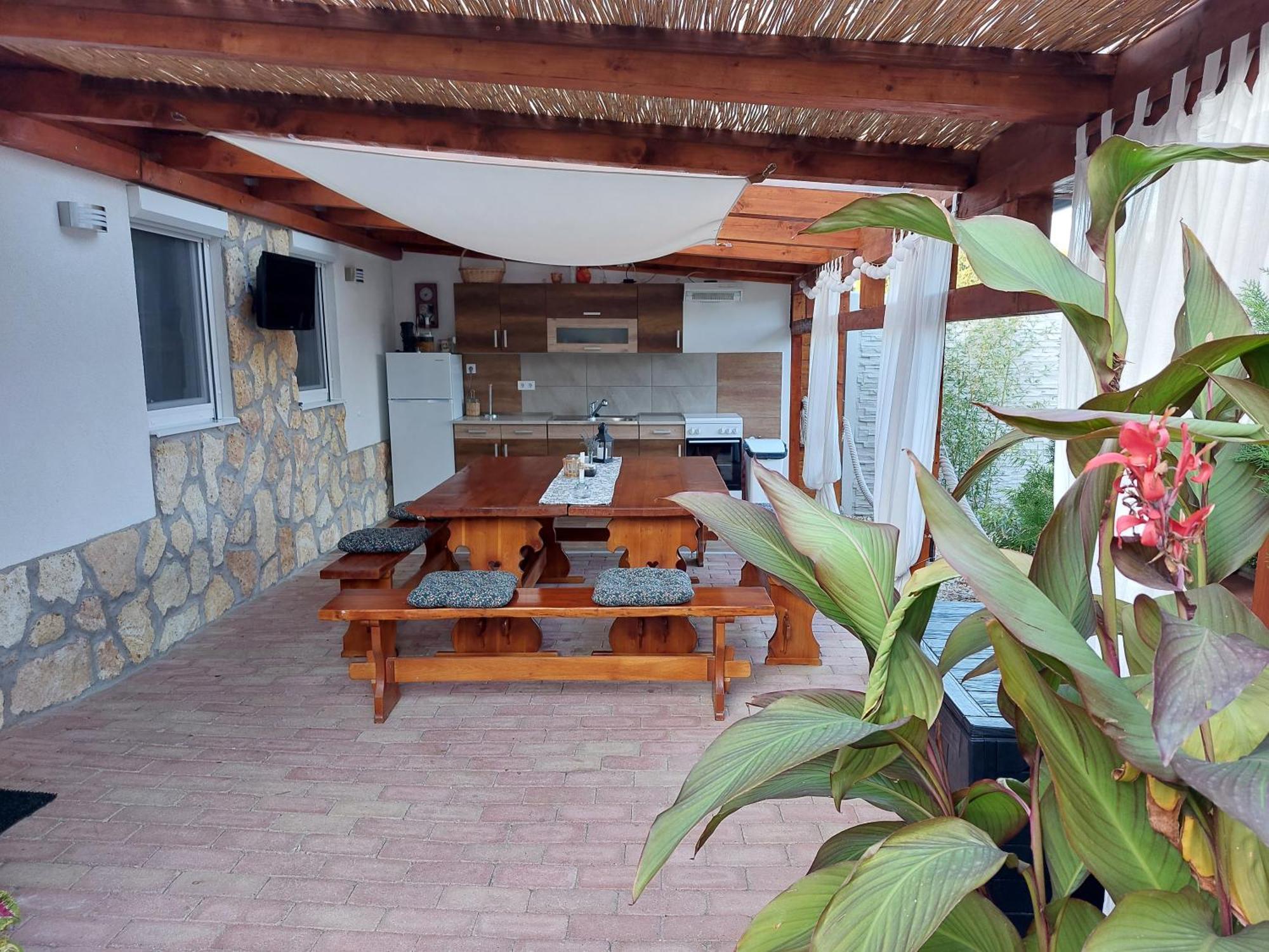 Tulipan Vendeghaz Apartment Sarospatak Exterior photo