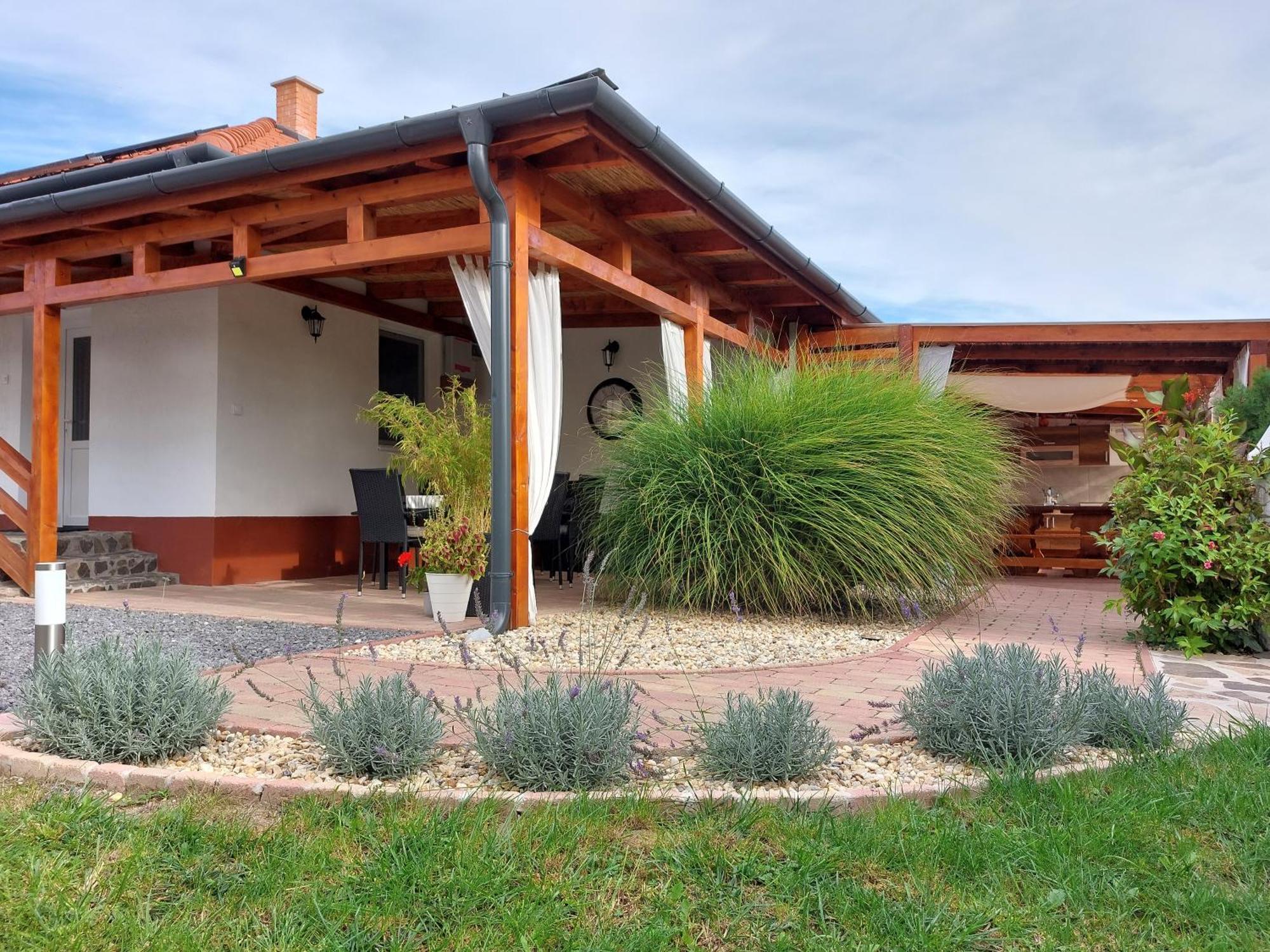 Tulipan Vendeghaz Apartment Sarospatak Exterior photo