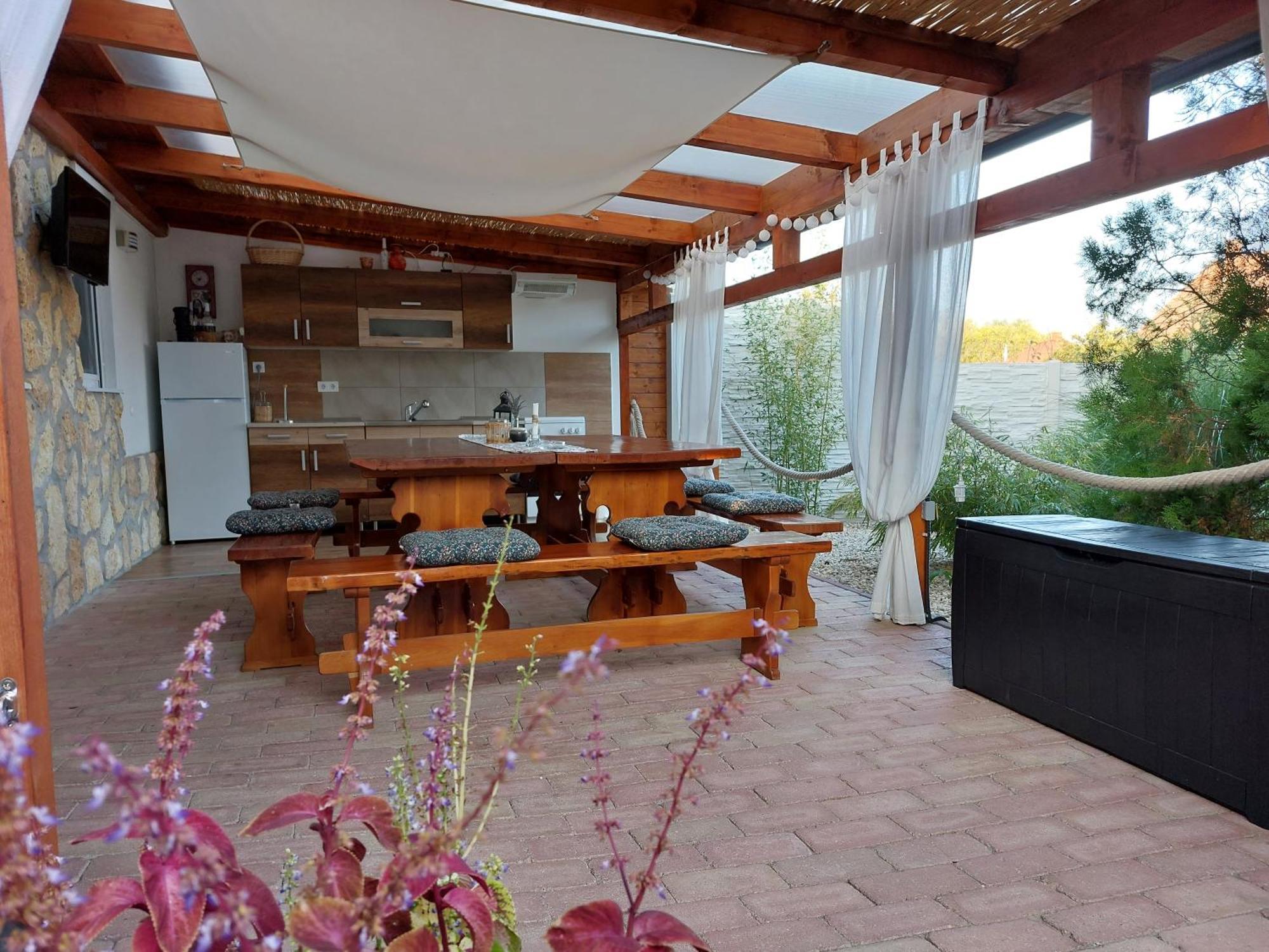 Tulipan Vendeghaz Apartment Sarospatak Exterior photo